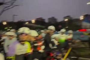 放假时间就是开心！斯卡洛尼参加了阿根廷“兰丰多”自行车赛！