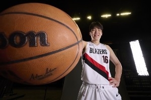亚洲球员NBA得分谁最强？姚明前3守门 小杨破百里程碑 八村在发
